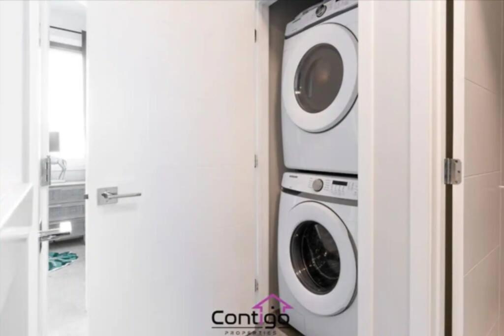 Jungle House, Aircon, Sleeps 8, Near Wem & Dt! Holiday home Edmonton