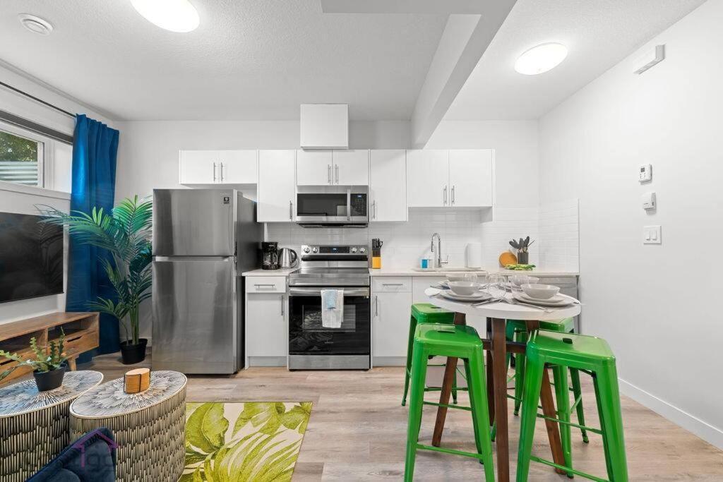 Jungle House, Aircon, Sleeps 8, Near Wem & Dt! *